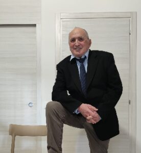 Cesare, ex dirigente, molto benestante, uomo vedovo - Club di Più