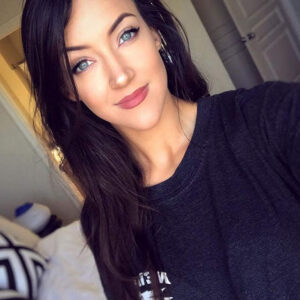 Donna di bell´aspetto, simpatica e sani principi - Club di Più