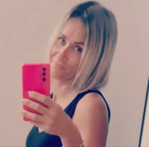 Lisa, vitale, energica, di bella presenza, look sportivo - Club di Più