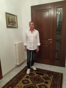 Paolo, a modo, di buona presenza, ascoltatore - Club di Più