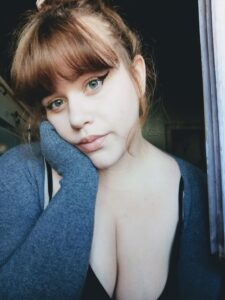  Ragazza di bella presenza, amo leggere, Castelfranco- Club di Più