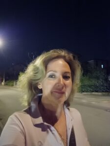 Donna di bell´aspetto e curata, solare,allegra,simpatica -Club di Più