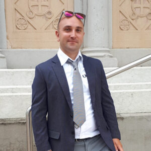 Riccardo, agiato, allegro, simpatico, elegante - Club di Più