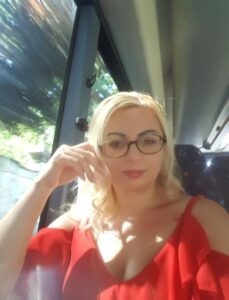 Irina, donna curata e femminile, semplice, adattabile - Club di Più