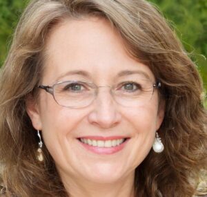 Donna, sorridente, Curiosa, Vivace, decisa - Club di Più