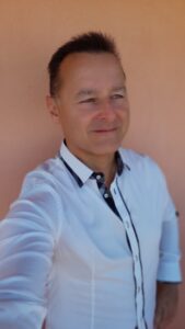 Corrado, curato, empatico, comunicativo, Verona - Club di Più