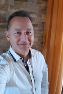 Corrado, curato, empatico, comunicativo, Verona - Club di Più