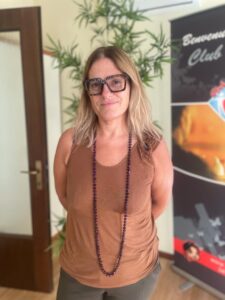 Donna sorridente e solare, infermiera  - Club di Più