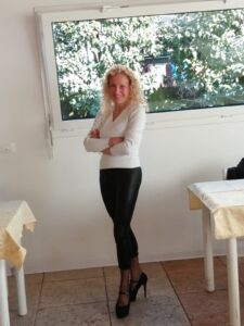 Donna, lettrice, mi piace la natura, amo le moto  - Club di Più