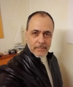 Uomo, commerciante, vitale, ricco - Club di Più