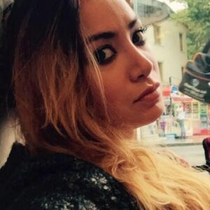 Giovane donna, compagna ideale, affettuosa - Club di Più