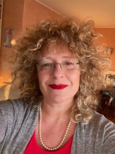 Luana, curata, allegra, solare, energetica, sincera, - Club di Più