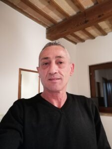 Maurizio, benetsante, riservato, deciso, sicuro - Club di Più