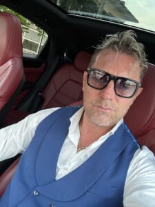 Andrea, curato, di bella presenza, sensibile, Vicenza - Club di Più