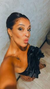 Ragazza sensuale e affettuosa  - Club di Più