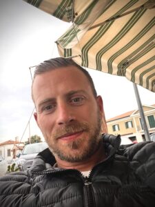 Ragazzo simpatico, buona cultura - Club di Più