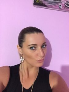 Ragazza, tranquilla, alta, bella e curata - Club di Più