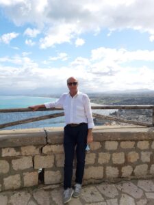 Uomo curato, affidabile e realista - Club di Più 