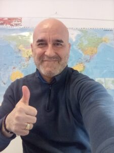 Uomo affidabile, sorridente, ottimista - Club di Più