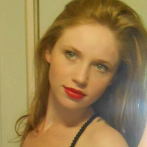 Nicole    , ragazza determinata, vivo sola, amo il ballo - Club di Più