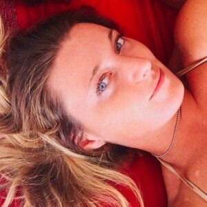 Ragazza, tranquilla, alta, bella e curata - Club di Più