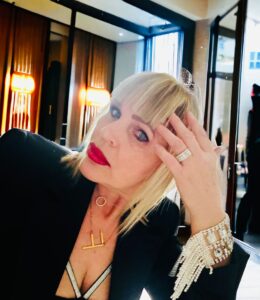 Donna femminile e femmina - Club di Più