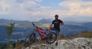 Tiziano     , curato, di buona presenza, solare, amichevole - Club di Più