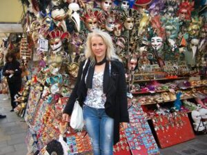 Michela  , donna libera, elegante e femminile - Club di Più