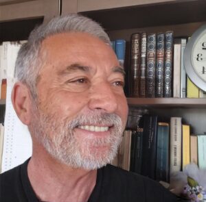 Uomo in forma, di bella presenza, solare, cortese- Club di Più