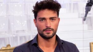 Ragazzo affascinante, tipo mediterraneo - Club di Più