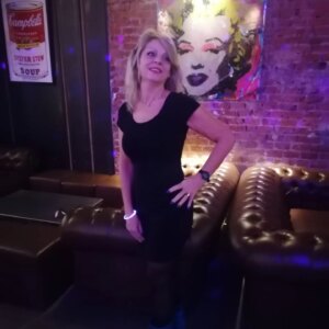 Donna matura ama il mare e il ballo - Club di Più