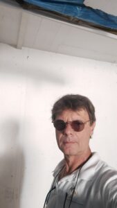 Uomo sereno, affidabile, benestante 