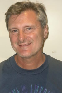 Uomo laureato, posizionato - Club di Più