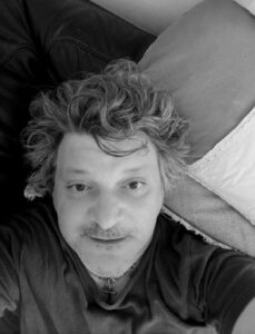 Roberto      ,uomo curato con una passione al giardinaggio  - Club di Più