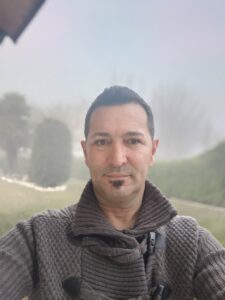 Uomo sicuro di se, gratificato dalla vita - Club di Più