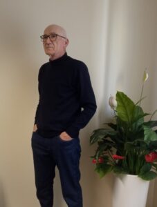 Uomo, impiegato in banca, vedovo - Club di Più