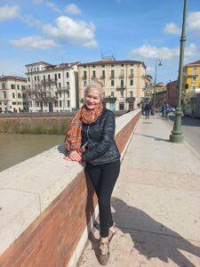 Donna infermiera, bella presenza - Club di Più