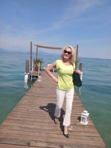 Donna infermiera, bella presenza - Club di Più