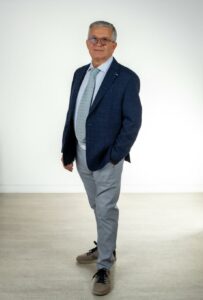 Uomo intelligente, benestante - Club di Più