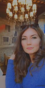 Mira  , donna longilinea e femminile, Padova - Club di Più