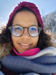 Ragazza Italo americana, laureata  Club di Più