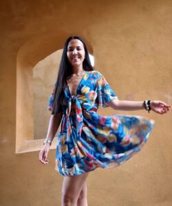 Donna bellissima, tratti orientali - Club di Più