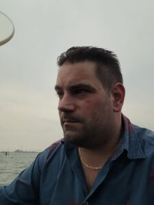 Cuoco, celibe, gratificato e solare - Club di Più