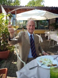 Uomo, medico, laureato, affascinante - Club di Più