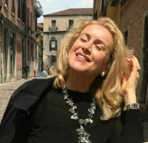 Solare e concreta  Club di Più