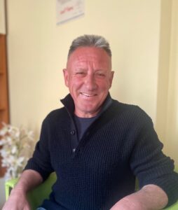 Uomo, dipendente pubblico, - Club di Più