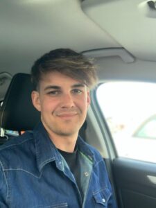 Ragazzo molto bello e benestante - Club di Più