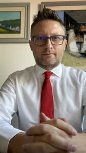 Commercialista, laureato, benestante - Club di Più