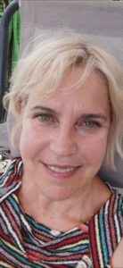 Donna bionda affascinante  - Club di Più