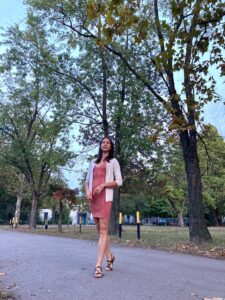 Ricercatrice affascinante - Club di Più